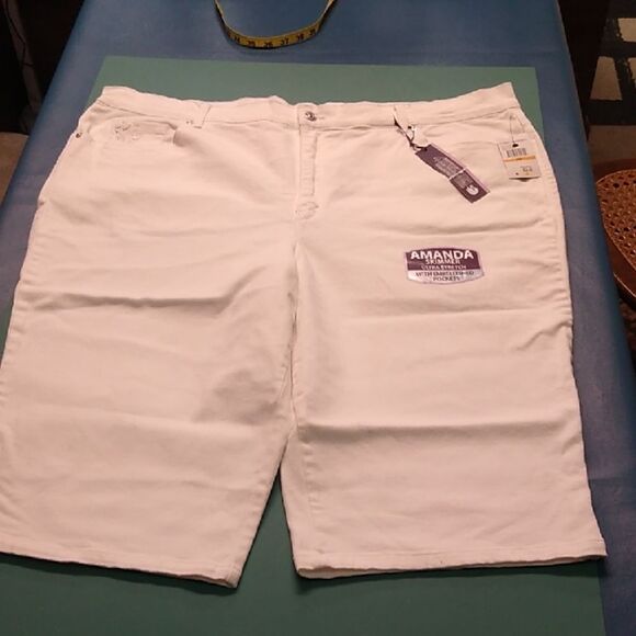 Gloria Vanderbilt White Jean Shorts - Picture 1 of 11